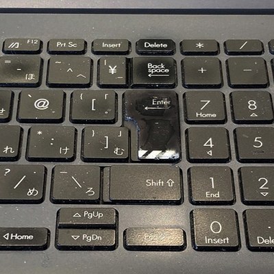 割れたキーボードのキーを補修